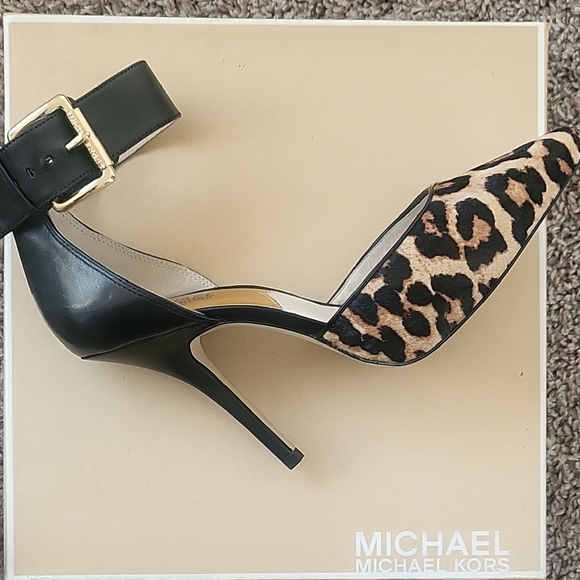 Michael Kors Brinkley Ankle Strap - Picture 4 of 8